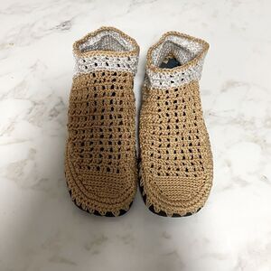 Cobra
crochet shoes  